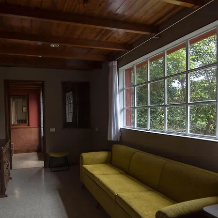 Maria لا لاغونا